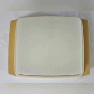 Tupperware Vintage Egg Carrier Harvest Yellow Gold
